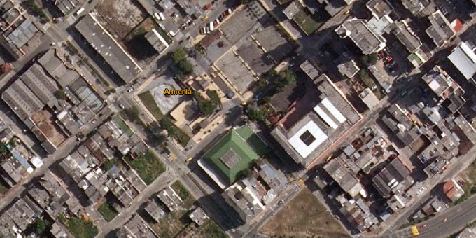 Área importante de la ciudad con un parque. otra de las fotos satelitales de Armenia