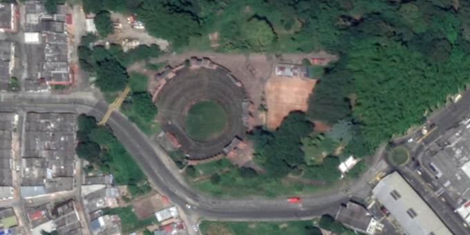 Vista desde arriba de una plaza de toros, una de las fotos satelitales de Armenia