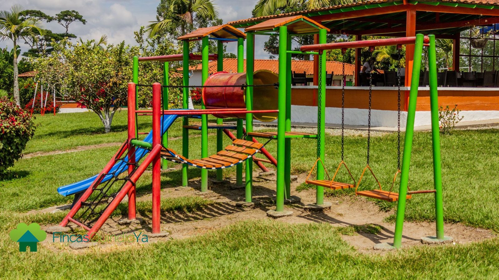 Parque recreativo para niños en las fincas cafeteras